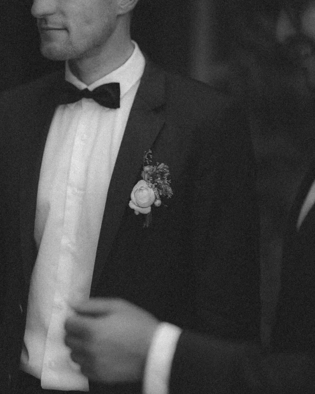 black & white wedding details ✨

#groom #bow #wedding #bride #weddingdetail #marryme #love #elope #destinationwedding #photography #weddingphotography